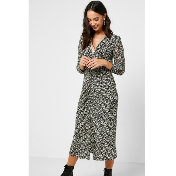 Topshop Dresses & Skirts - TOPSHOP Ruched Detail V-Neck Dress
